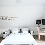 Landsitzhotel Und Seminarium Peterhof 4*