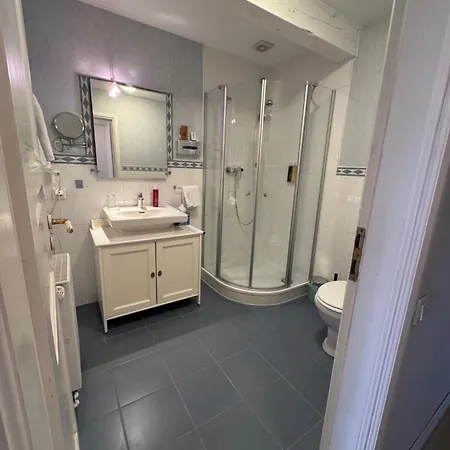 Landsitzhotel Und Seminarium Peterhof 4*