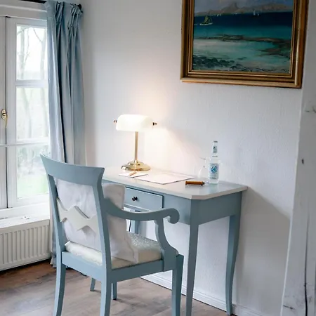 Landsitzhotel Und Seminarium Peterhof Hotel 4*