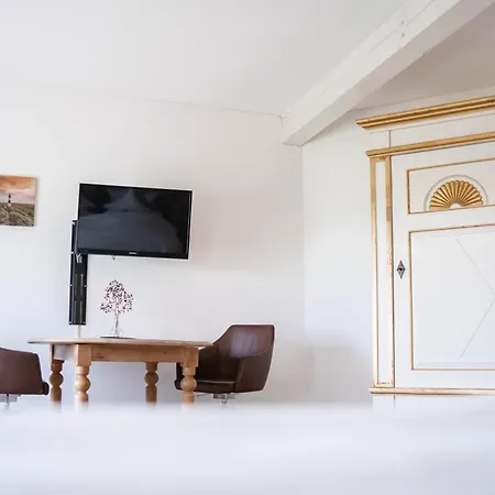 מלון Landsitzhotel Und Seminarium Peterhof 4*