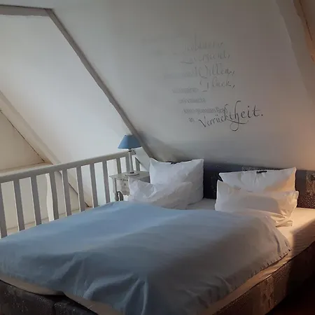 Hotel Landsitzhotel Und Seminarium Peterhof 4*