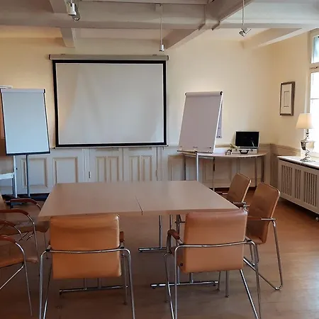 Hotel Landsitzhotel Und Seminarium Peterhof 4*